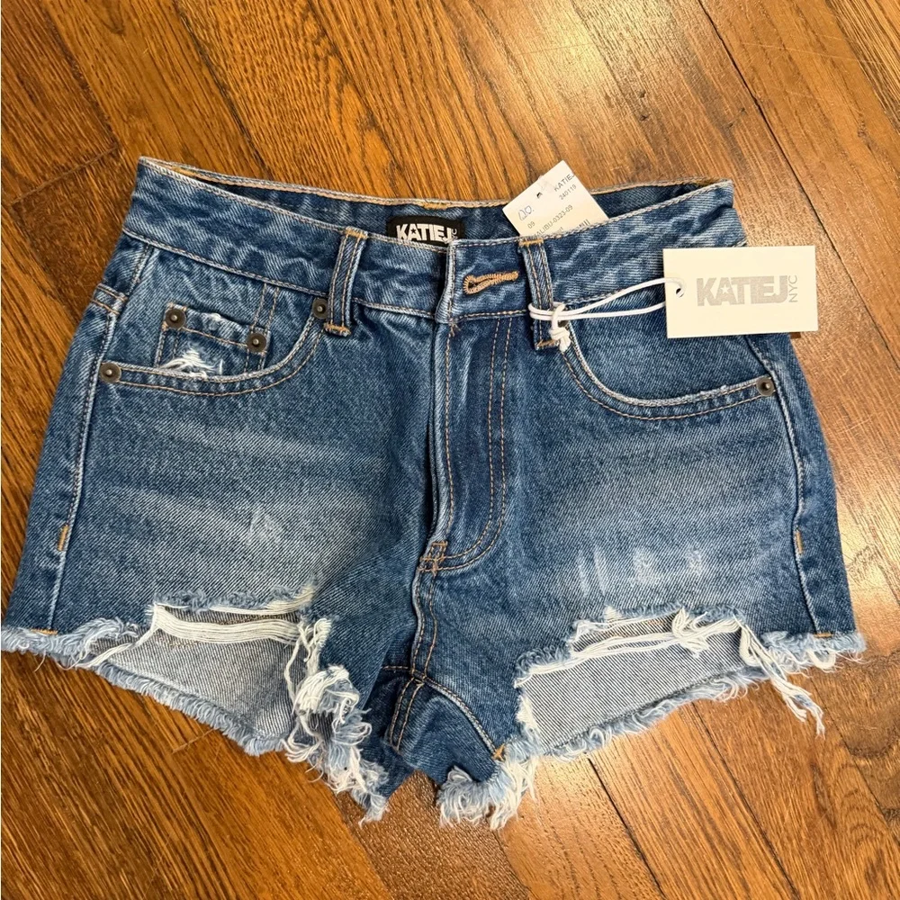 Katie J Malibu Denim Shorts- Size 10 - Picture 1 of 3